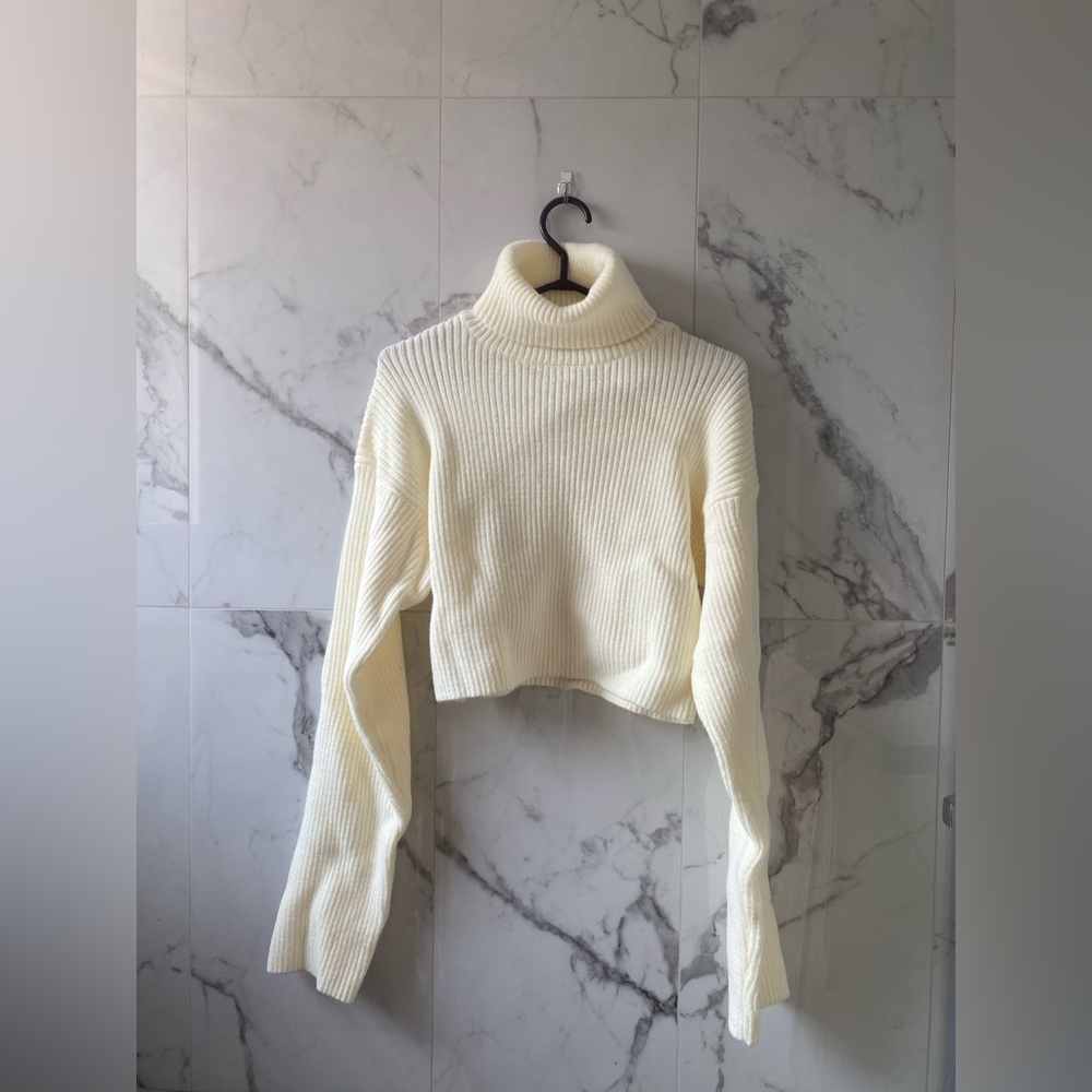 Comfy cream/white turtleneck